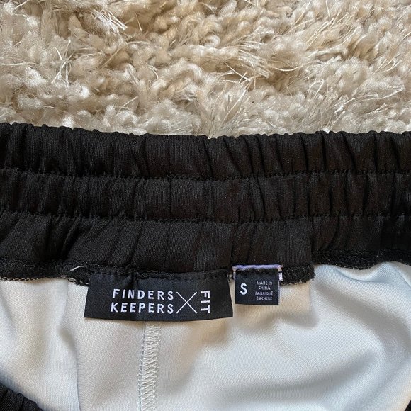 🔥 SALE 🔥 Finders Keepers x FIT Floral Shorts - Picture 7 of 8